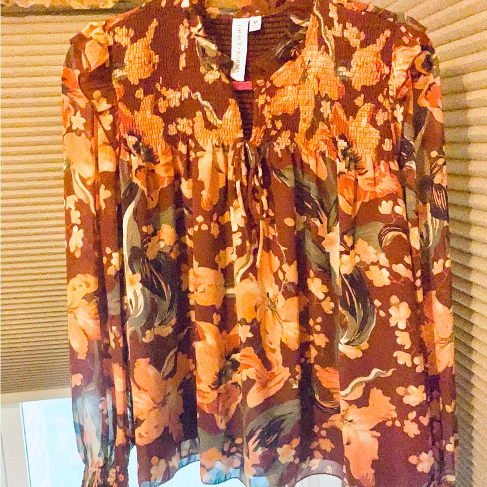 Beautiful blouse comfortable in all weather
